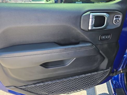 Used 2018 Jeep Wrangler Unlimited Sahara AWD/4WD image 19