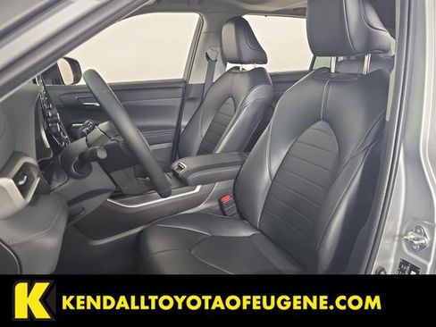 Used 2022 Toyota Highlander XLE AWD/4WD image 22