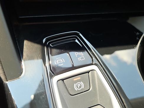 Certified 2025 Audi Q5 Premium w/ Convenience Package AWD/4WD image 18