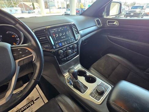 Used 2020 Jeep Grand Cherokee Altitude image 21