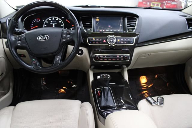 Used 2014 Kia Cadenza Premium w/ Technology Package FWD image 2