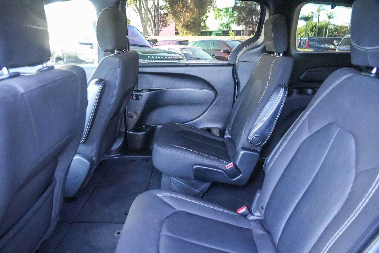 Used 2020 Chrysler Pacifica Touring w/ S Appearance Package FWD image 18