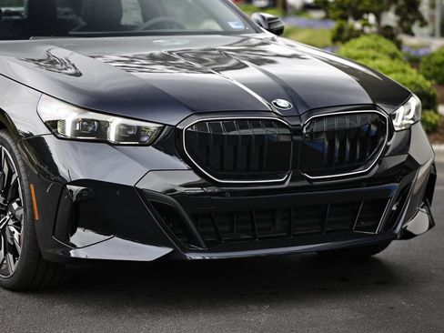 New 2027 BMW 540i xDrive w/ Executive Package AWD/4WD image 2