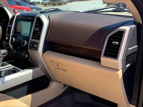 Used 2020 Ford F150 Lariat w/ Trailer Tow Package image 18