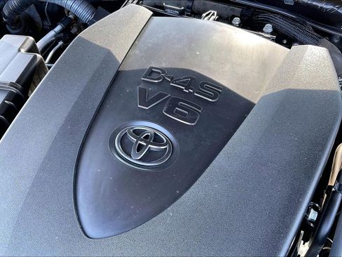 Used 2017 Toyota Tacoma TRD Off-Road w/ Tow Package (A/T) AWD/4WD image 34