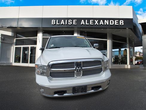 Used 2018 RAM 1500 SLT AWD/4WD image 10
