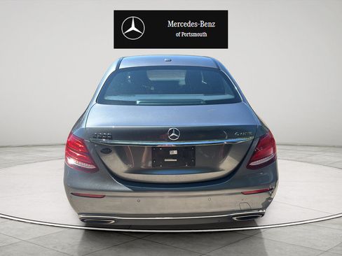 Used 2017 Mercedes-Benz E 300 4MATIC image 4