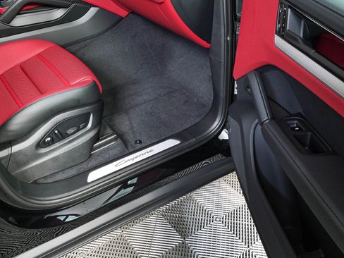 New 2026 Porsche Cayenne Coupe AWD/4WD image 26