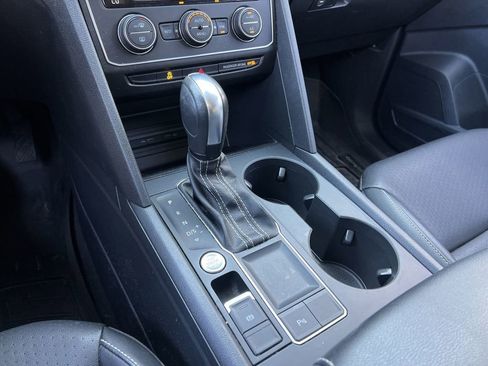 Used 2021 Volkswagen Atlas SE image 20