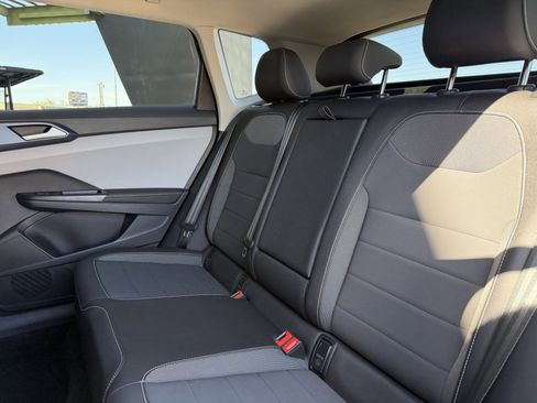 Used 2024 Volkswagen Taos SE w/ Panoramic Sunroof Package image 36