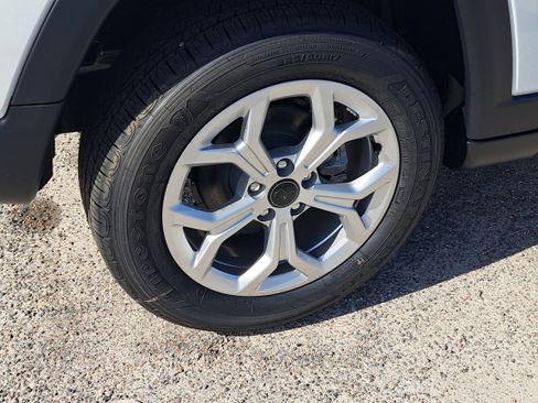 New 2026 Jeep Compass Latitude image 5