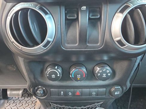 Used 2011 Jeep Wrangler Rubicon w/ PWR Convenience Group AWD/4WD image 15