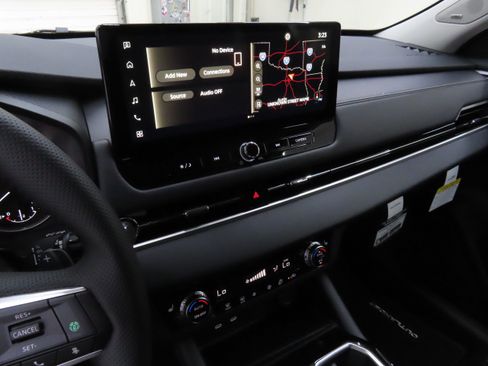 New 2025 Mitsubishi Outlander SE image 16