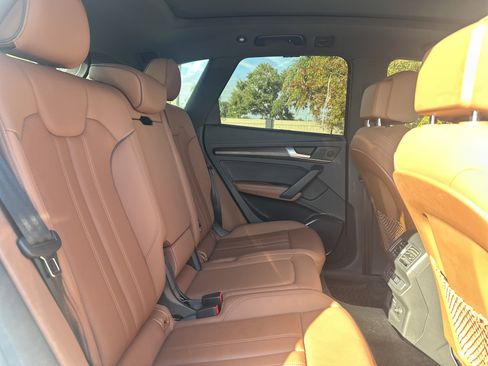 Used 2021 Audi Q5 Premium Plus w/ Premium Plus Package image 8