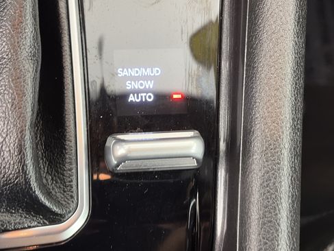 Used 2023 Jeep Compass Latitude AWD/4WD image 24