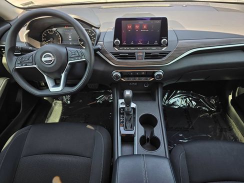 Used 2025 Nissan Altima 2.5 SV FWD image 32
