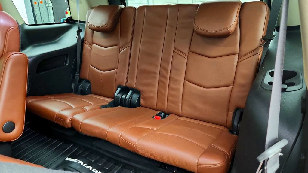 Used 2020 Cadillac Escalade Premium Luxury AWD/4WD image 22