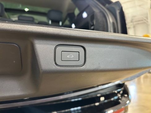 Used 2023 Land Rover Range Rover SE image 42