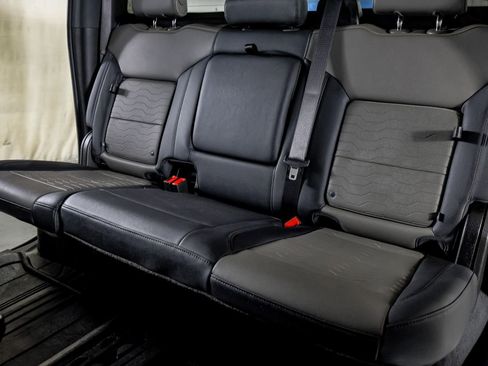 Used 2025 Chevrolet Silverado 2500 ZR2 w/ Technology Package image 33