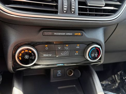 Certified 2021 Ford Escape SE w/ SE Sport Appearance Package FWD image 17