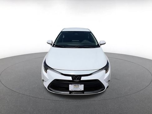 Used 2025 Toyota Corolla LE FWD image 4