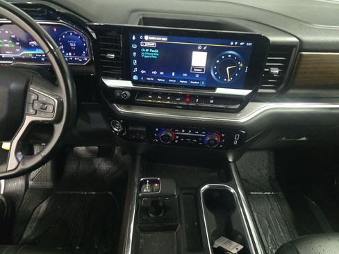 Used 2024 Chevrolet Silverado 1500 High Country w/ High Country Premium Package image 4