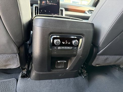 Used 2025 GMC Yukon Denali AWD/4WD image 25