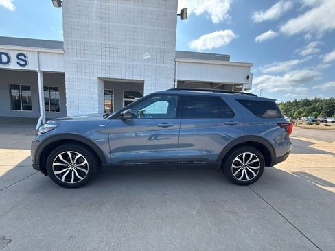Used 2025 Ford Explorer ST-Line AWD/4WD image 5