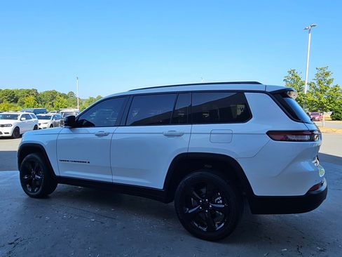 Used 2023 Jeep Grand Cherokee L Laredo AWD/4WD image 5