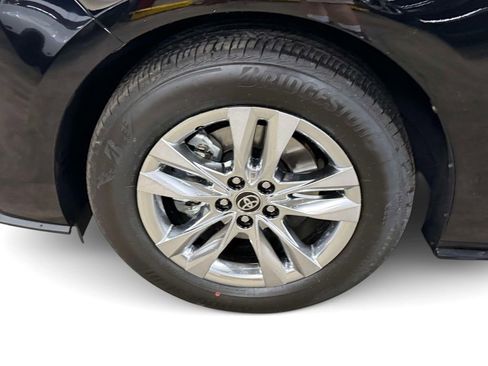 Used 2026 Toyota Sienna Limited AWD/4WD image 15