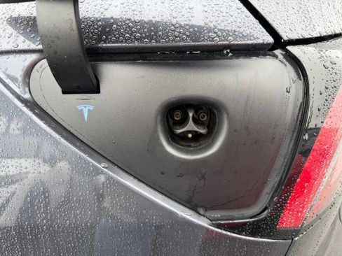 Used 2023 Tesla Model Y Long Range image 47