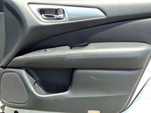 Used 2020 Nissan Pathfinder SL FWD image 14