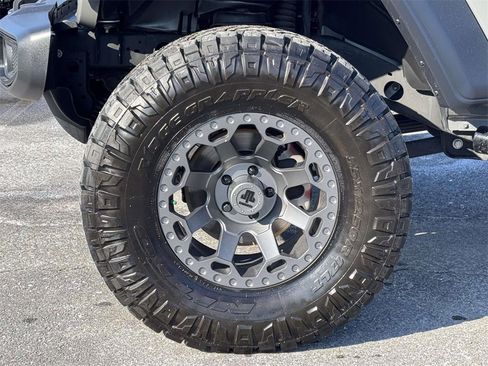 Used 2020 Jeep Gladiator Sport w/ Quick Order Package 24S image 11