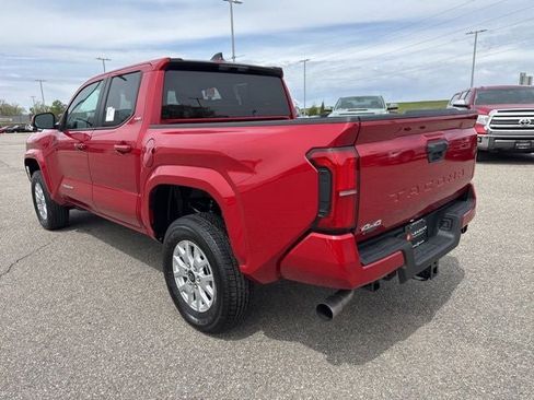 Used 2026 Toyota Tacoma SR5 AWD/4WD image 8