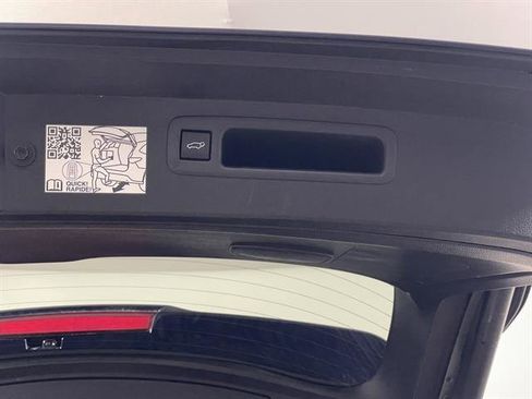 Used 2024 Toyota Highlander Limited image 28