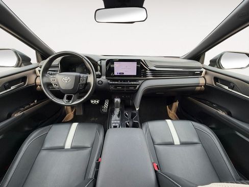 Used 2025 Toyota Camry SE FWD image 11