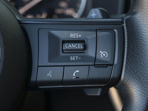 Used 2024 Nissan Rogue S image 22