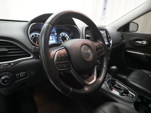 Used 2019 Jeep Cherokee Limited image 8