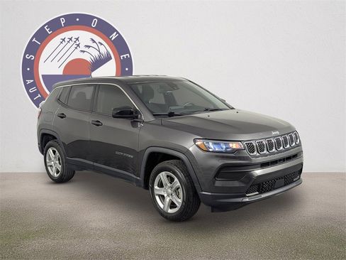 Used 2023 Jeep Compass Sport image 2