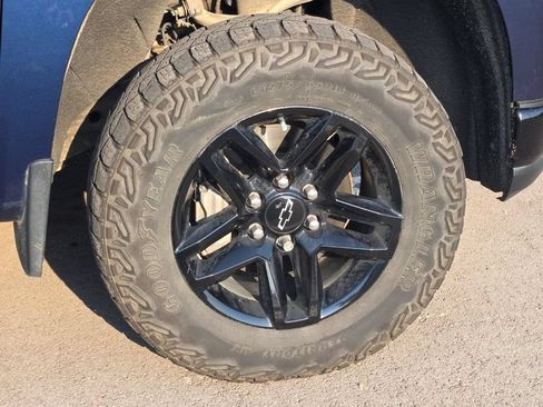 Used 2021 Chevrolet Silverado 1500 LT Trail Boss w/ LPO, Dark Essentials Package AWD/4WD image 5