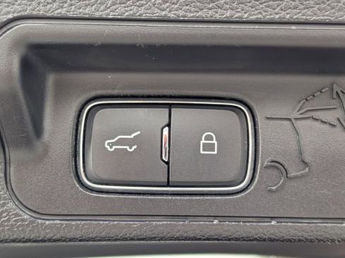 Used 2020 Ford Explorer XLT w/ Equipment Group 202A image 13