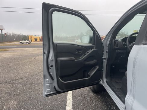 New 2026 Nissan Frontier SV image 9
