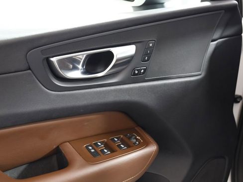 Used 2023 Volvo XC60 T8 Plus image 15