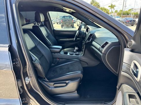 Used 2021 Jeep Grand Cherokee Laredo X image 23