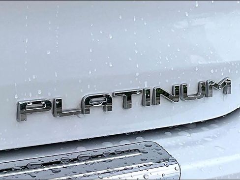 Used 2023 Toyota Highlander Platinum FWD image 10