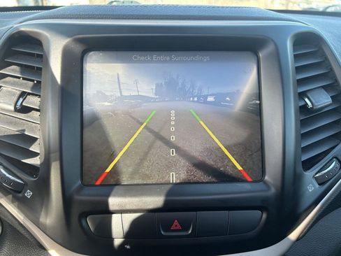 Used 2015 Jeep Cherokee Limited w/ Luxury Group image 23