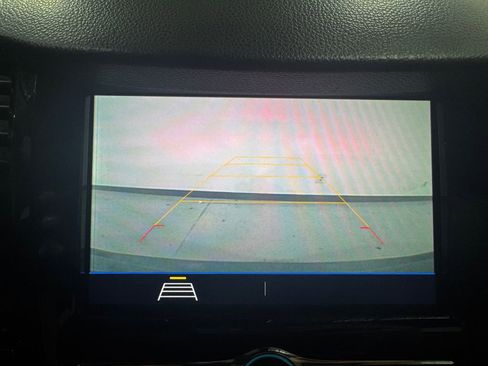 Used 2022 Chevrolet Trax LT w/ LT Convenience Package image 8