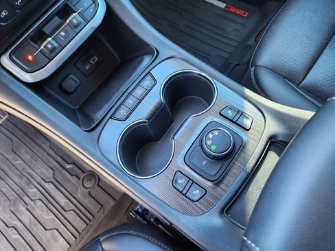 Used 2021 GMC Acadia SLT w/ LPO, Bright Accent Package image 16