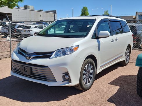 Used 2020 Toyota Sienna XLE w/ XLE Navigation Package AWD/4WD image 3