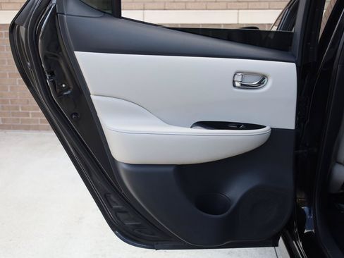 Used 2018 Nissan Leaf SL w/ SL Technology Package FWD image 17